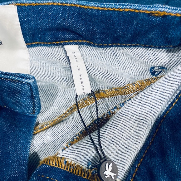 I’m into  damaged in distress jeans - Picture 7 of 8